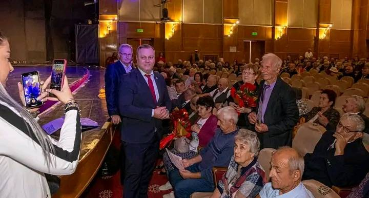 Premii la nunta de aur pentru 150 de perechi gălăţene