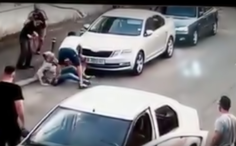 Un câine Amstaff a atacat o tânără, pe strada Brăilei