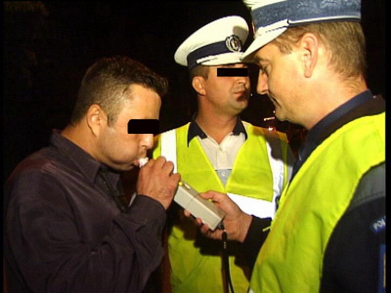 Doi soferi sunt cercetaţi penal după ce au încălcat legea din cauza alcoolului