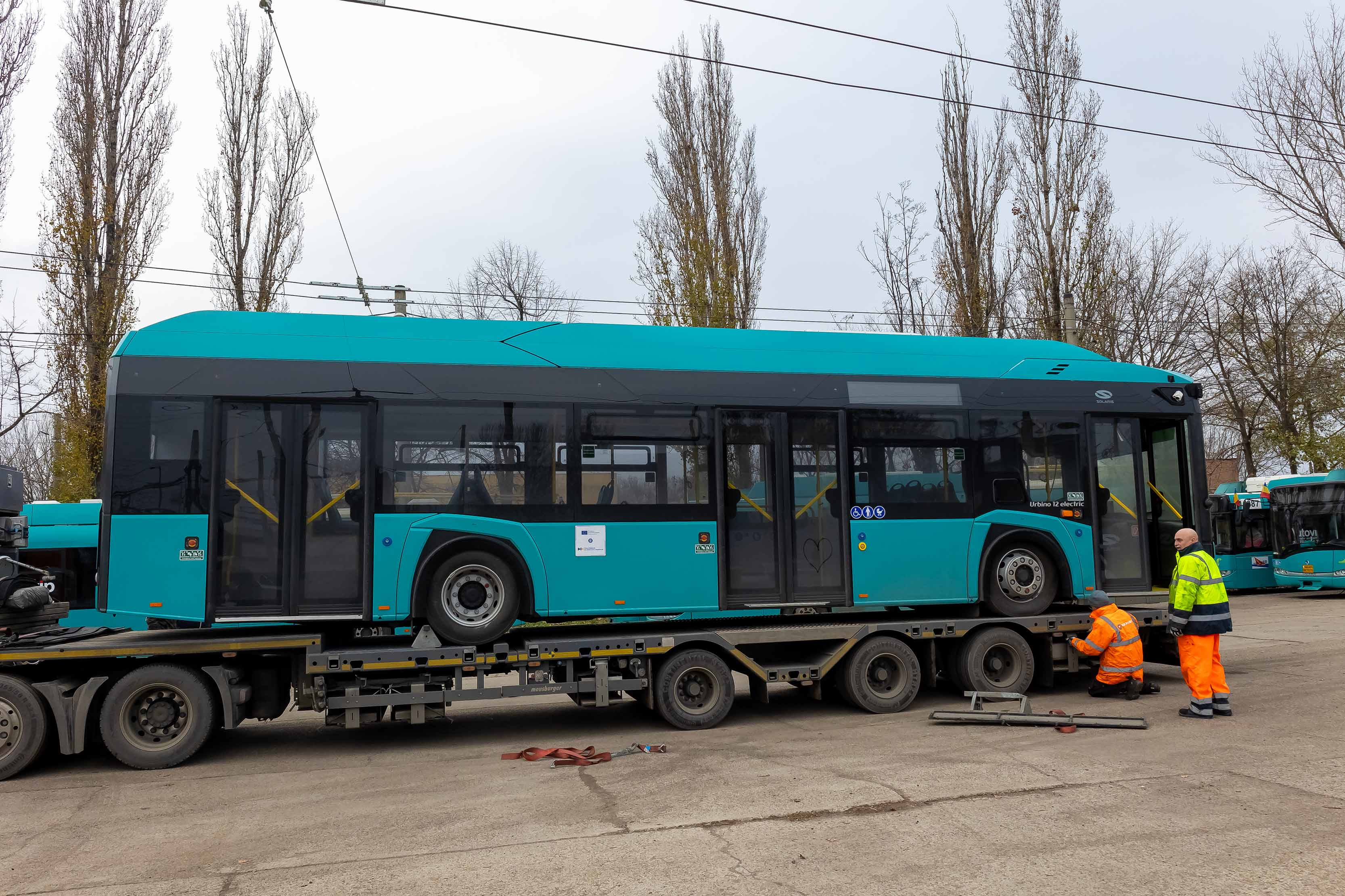 Primele două autobuze electrice au sosit la Galați. Pe care trasee vor circula