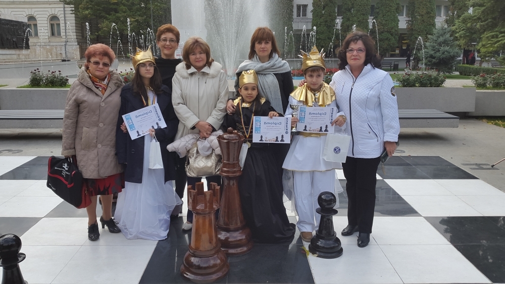 Bursierii Kiwanienelor gălăţene, campioni la şah
