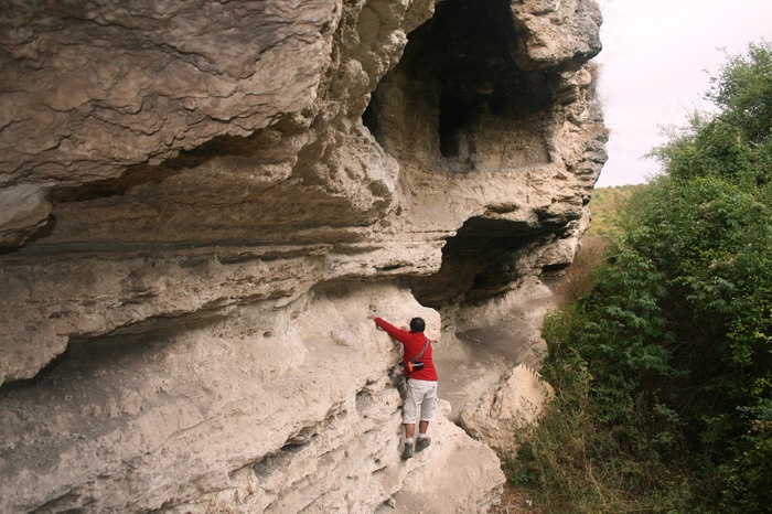 Dobrogea de Sud. Peştera cu sarcofage