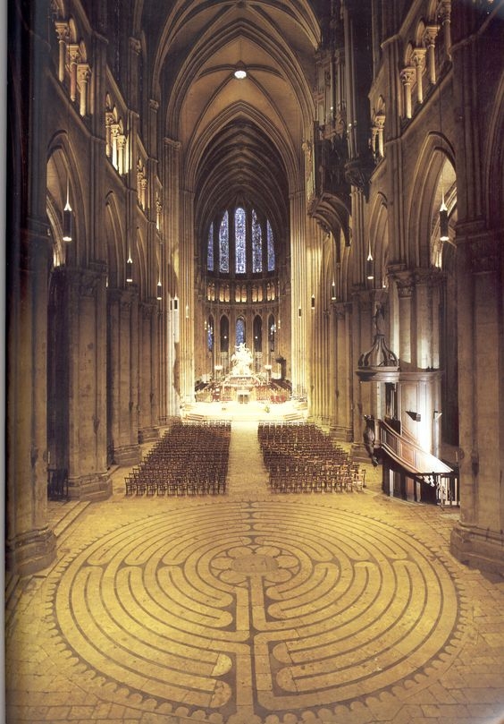 Catedralele medievale/ Mecanisme şi labirinturi secrete