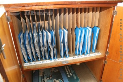 Profesorii pun cataloagele în cui