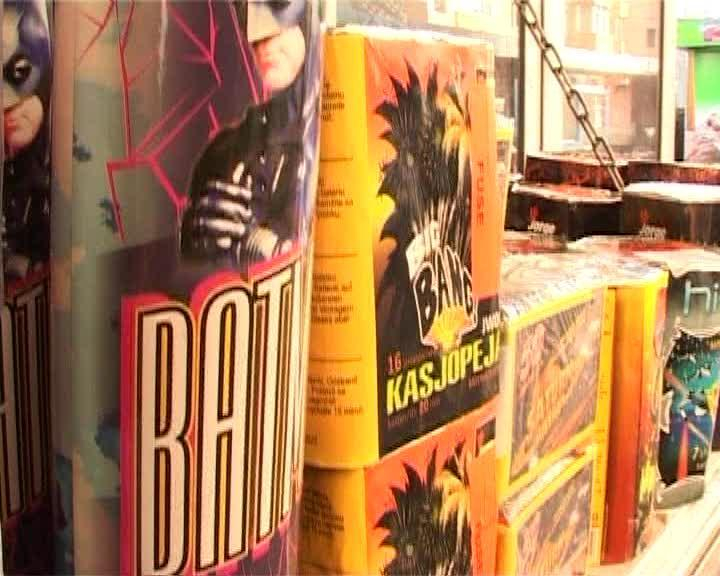 Arsenal de pocnitori, vândut la colţ de stradă