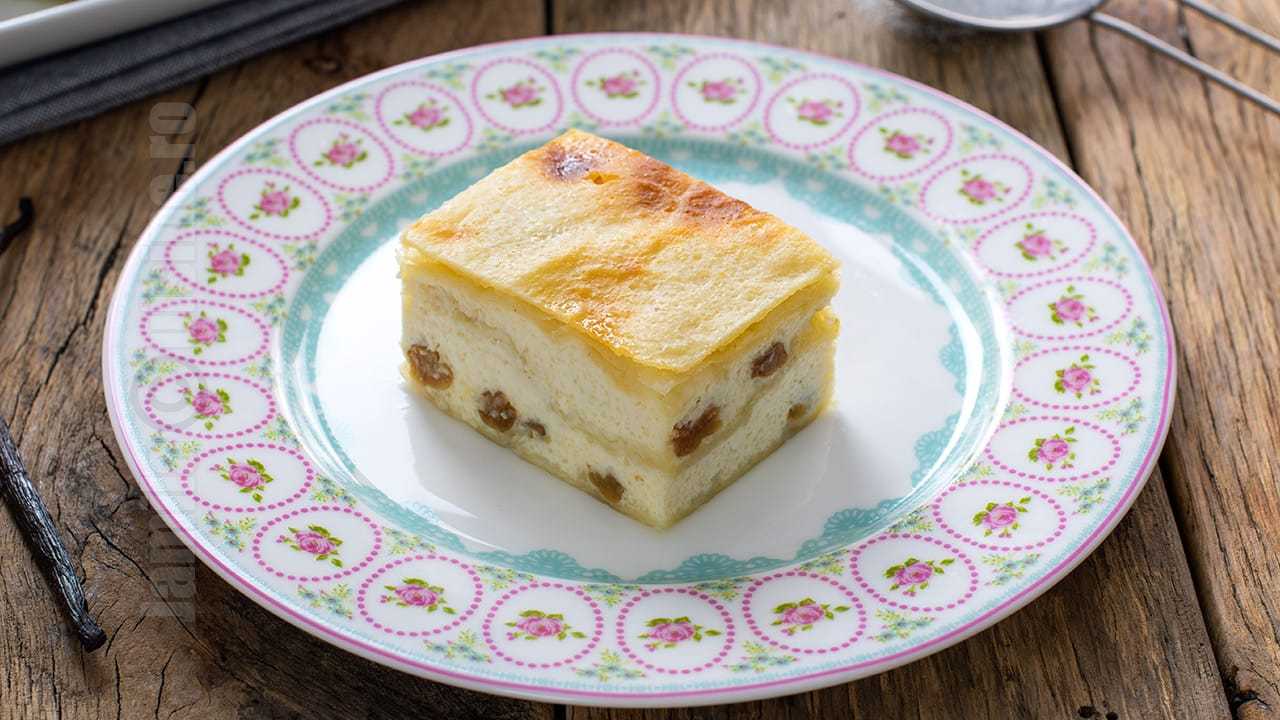 Plăcintă cu iaurt cu gust aromat, uşor de preparat