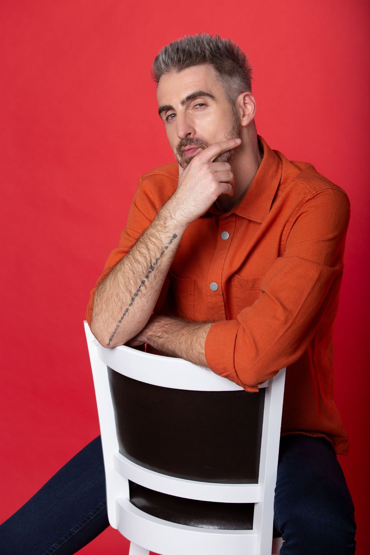 Este realitate cu scenariu, dar măcar ştim că-i „fake”