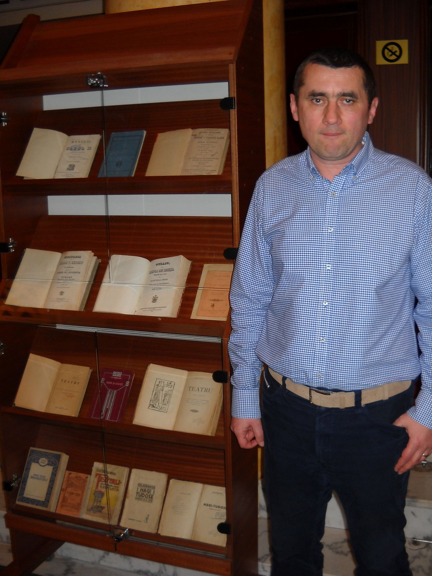Colecţie, în foaierul Teatrului Dramatic din Galați