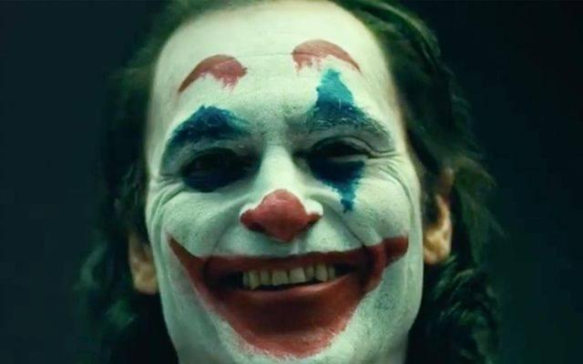 Prima apariţie a lui Joaquin Phoenix în rolul Jokerului