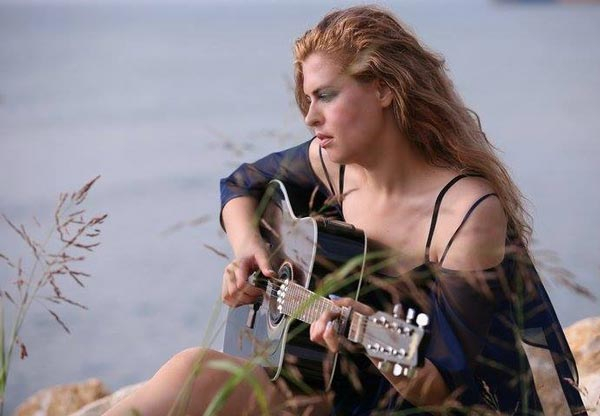 Oră de terapie prin folk în bucătărie