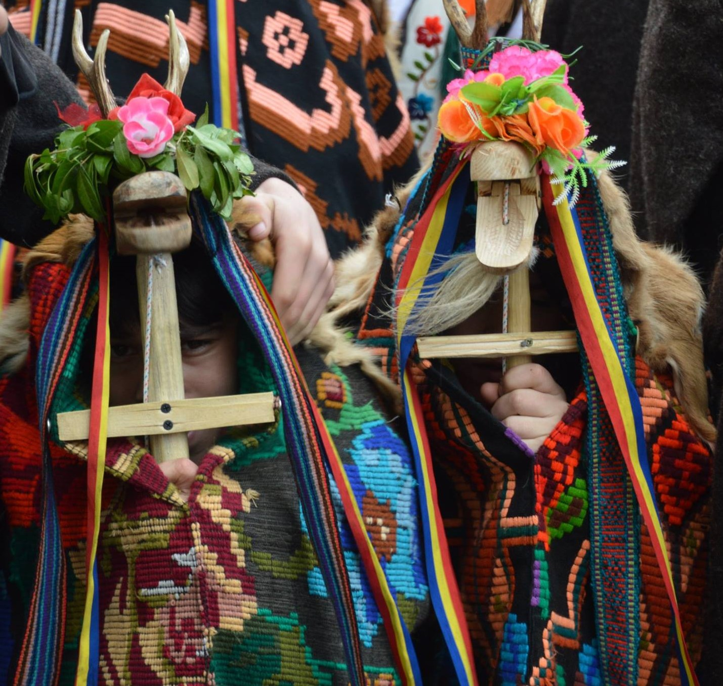 Tradiții de iarnă, la Sala Sporturilor şi în faţa Catedralei