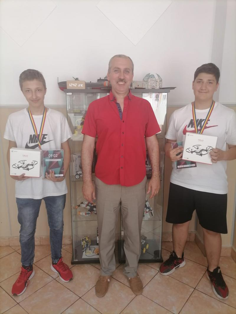 Doi elevi de la LPS vor să revoluţioneze agricultura. Seră automatizată, cu apă de la pești (FOTO și VIDEO)