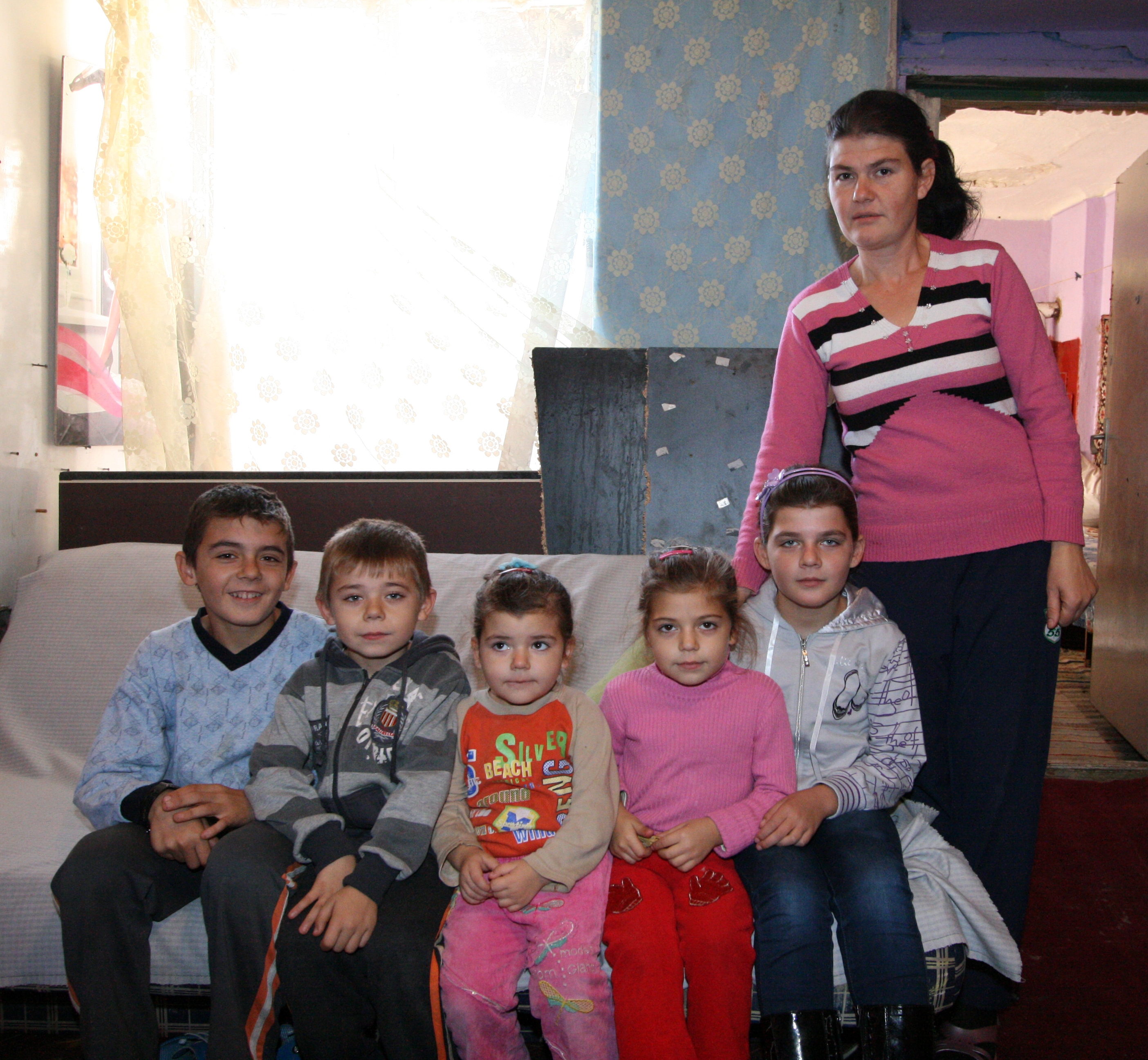 CAZ REVOLTĂTOR! O familie cu cinci copii va fi dată afară din casă