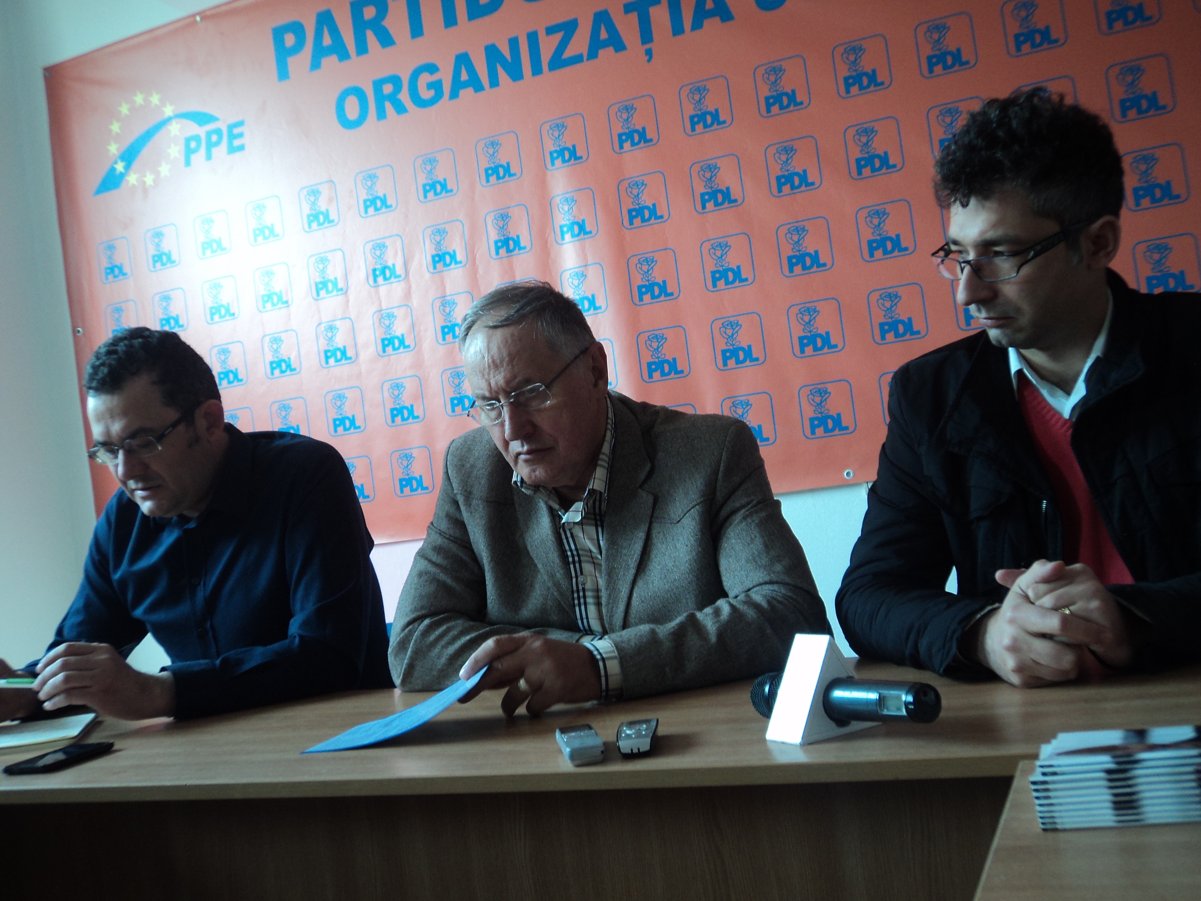 Democrat liberalii pun la îndoială finalitatea demolării garajelor de la Ancora