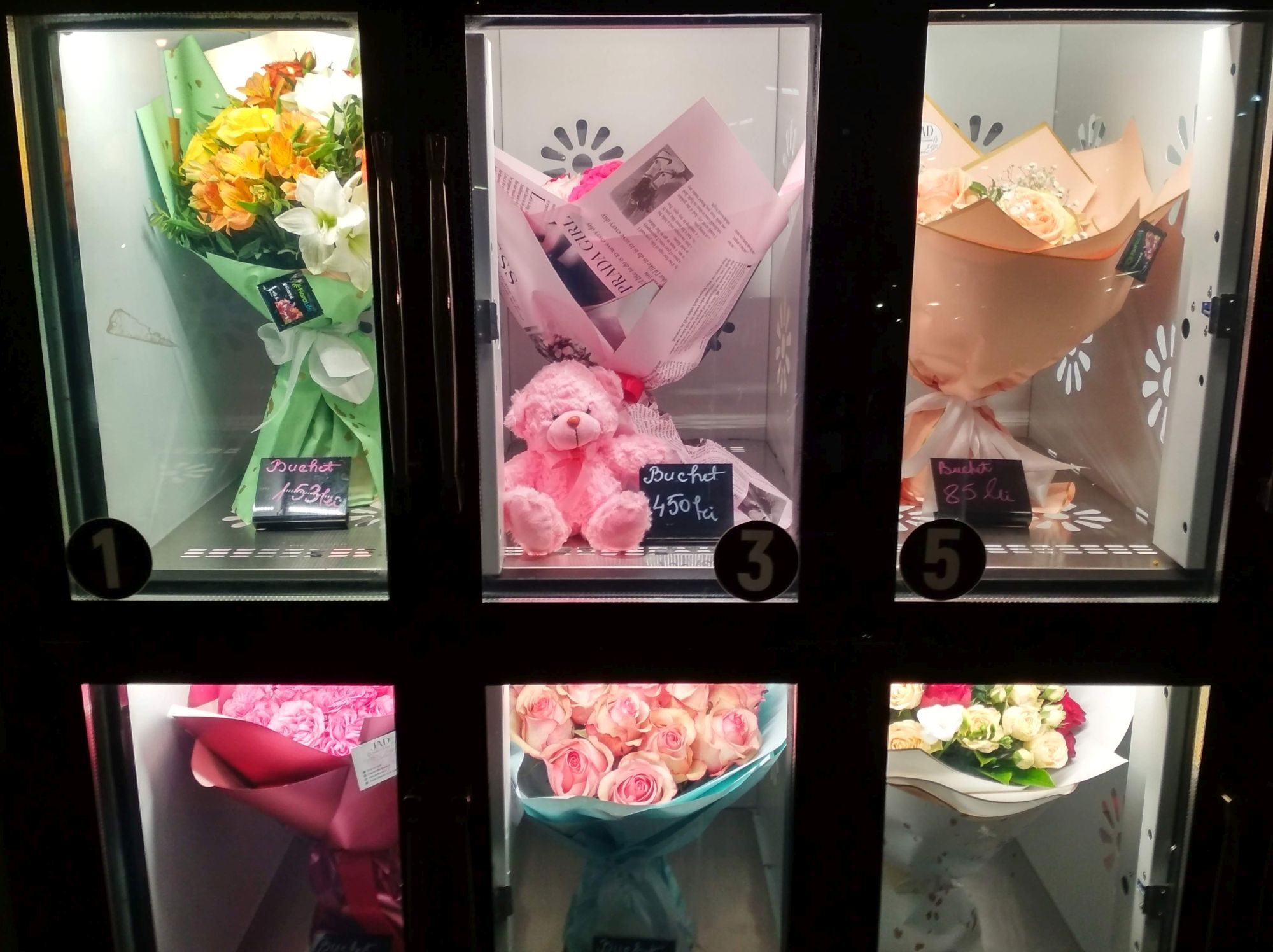 Poza zilei. Pentru situaţii de urgenţă sentimentală, există „buchetomatul”