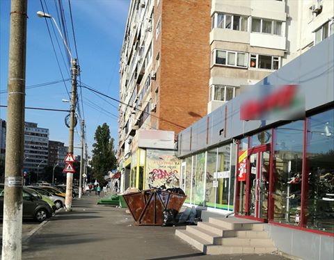 SESIZEAZĂ CITITORII „Vieţii libere”. Container în mijlocul trotuarului, pe Brăilei