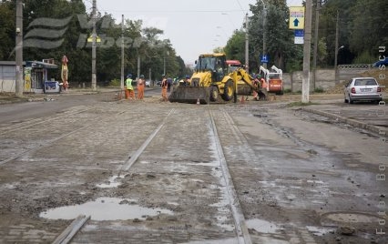 Unul sapă, trei icnesc… 