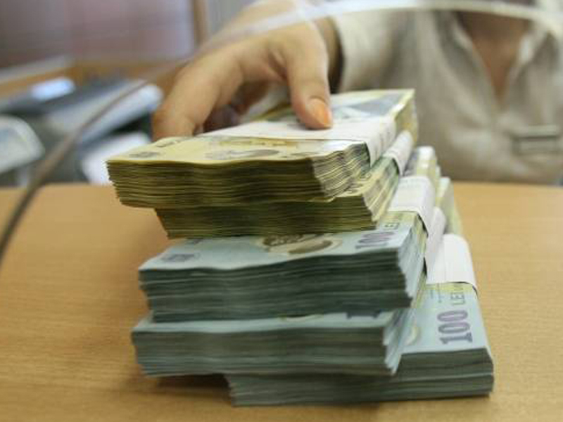 Salariul mediu net în administrație a trecut de 7.000 de lei