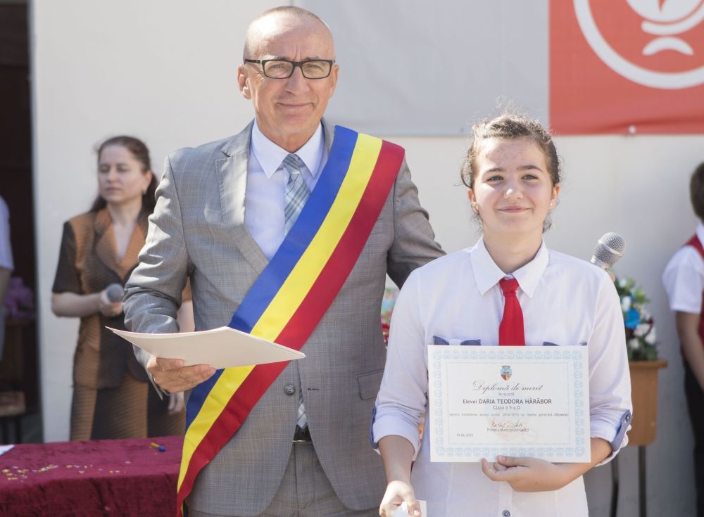 Elevii cu zece pe linie, de la Şcoala Generală nr. 29, premiaţi de primarul Marius Stan