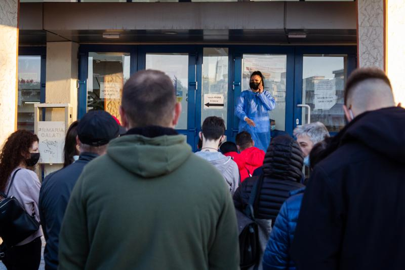 Aglomerație, în continuare, la centrele de vaccinare. Peste 6.700 de gălățeni, imunizați în 48 de ore