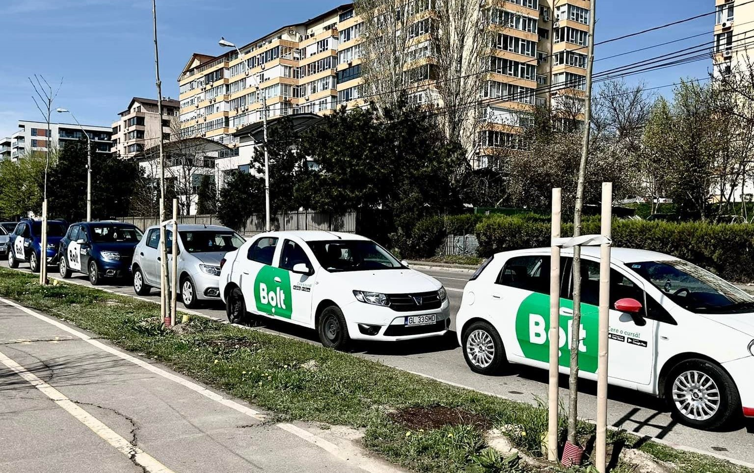 Bolt și Uber trebuie să depună declarații lunare