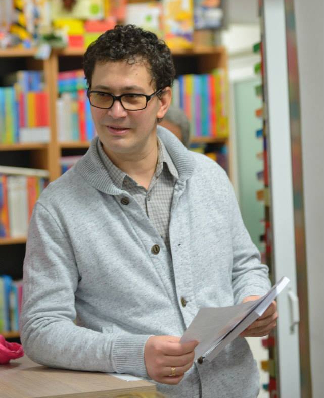 CRONICĂ DE CENACLU/ Trasul în maşina politică