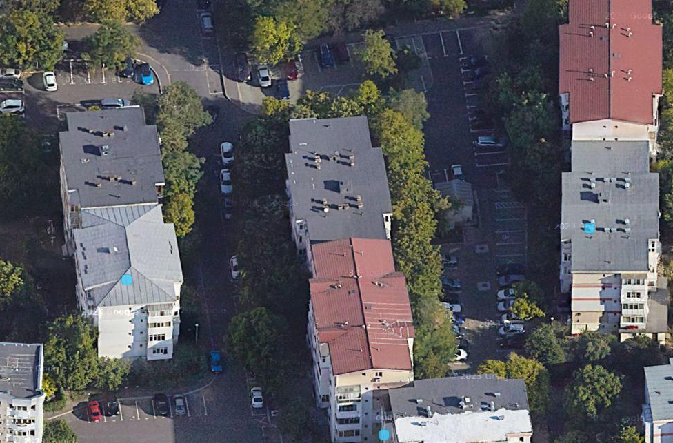 Când domeniul public devine curtea de întins rufe de la parterul blocului