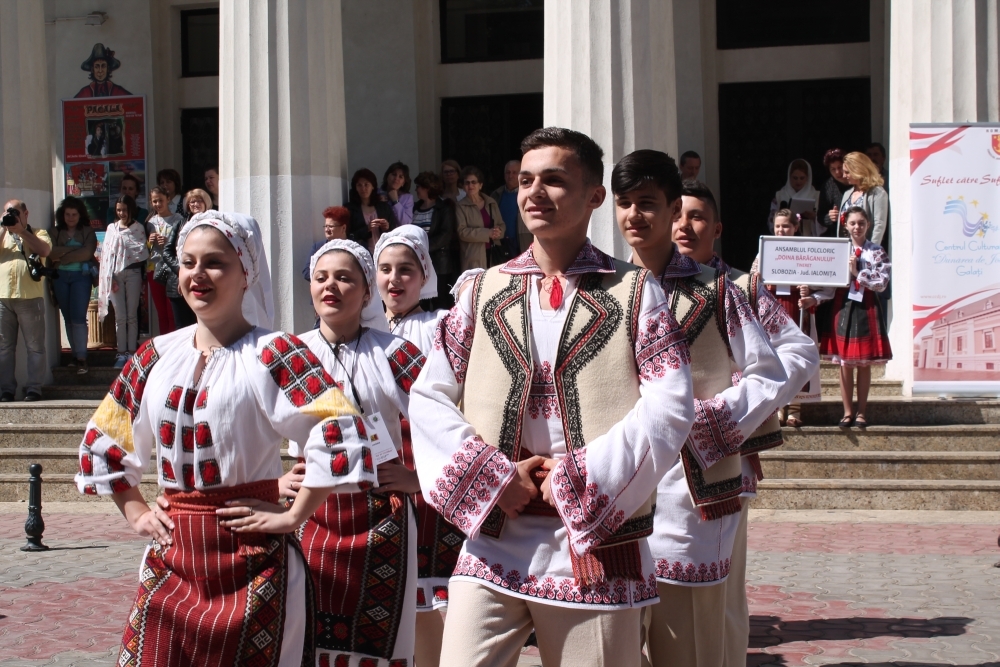 TRADIȚIILE se reunesc la Galaţi. Ce ansambluri de seamă avem la Festivalul ”Ca la noi în Covurlui” (FOTO)