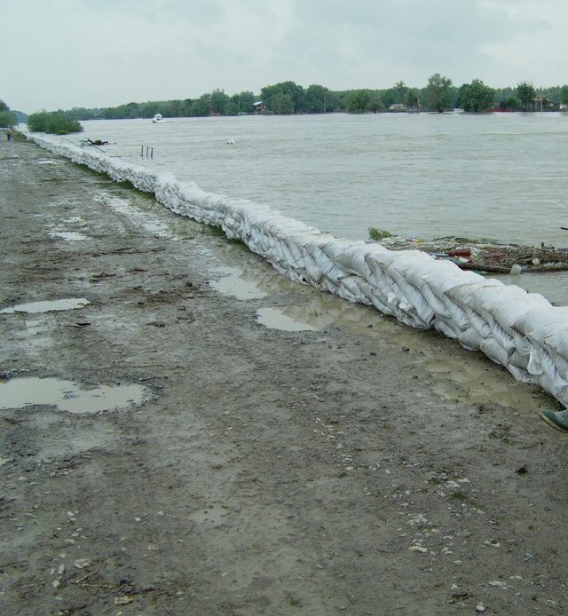 TULCEA/  Digurile de apărare împotriva INUNDAŢIILOR, expirate şi nesigure
