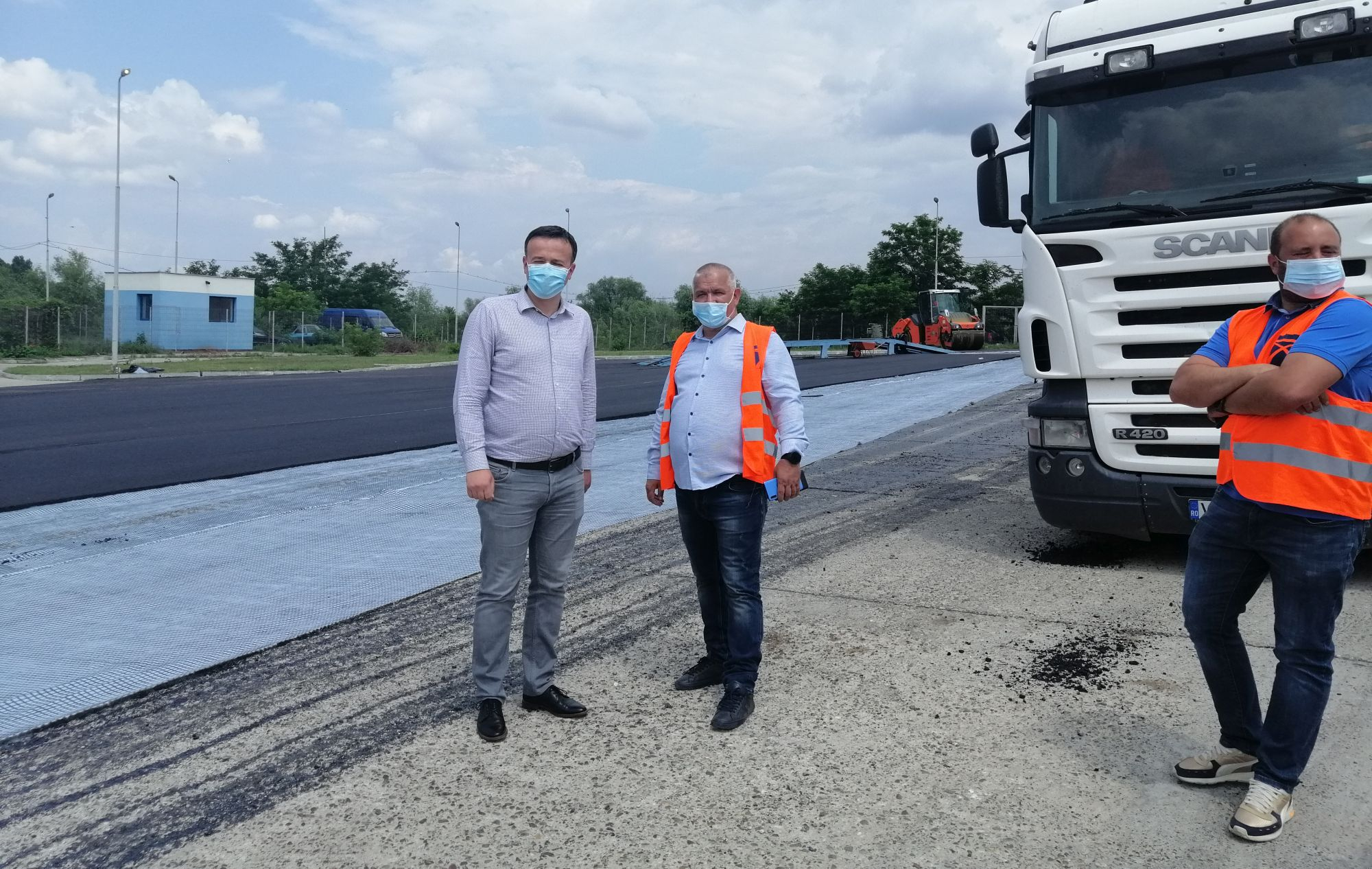 Lucrări de asfaltare la Oancea