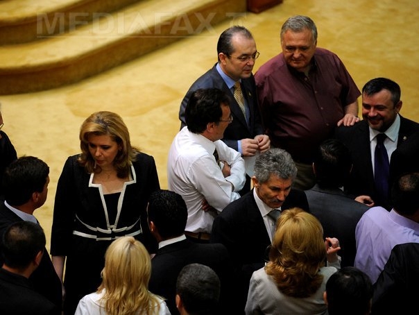 Se prelungeşte agonia în PDL. Schimbarea conducerii şi organizarea unui congres au fost respinse