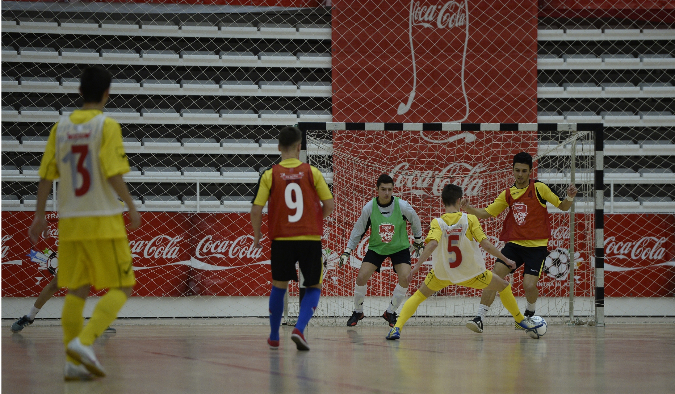 FOTBAL ÎN SALĂ/ Start la ÎNSCRIERI în campionatul LICEENILOR