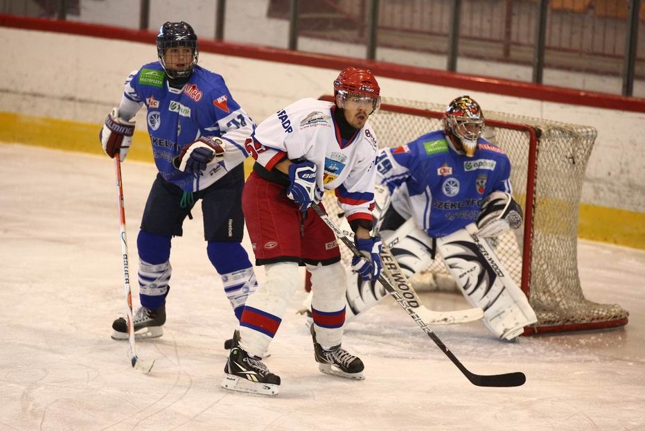 Nebunie de weekend la Patinoar, cu 13 meciuri de hochei! Se joacă chiar şi de la ora 7.30