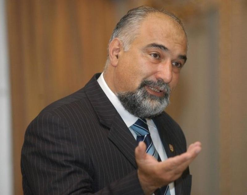 Dezbatere alături de scriitorul Varujan Vosganian