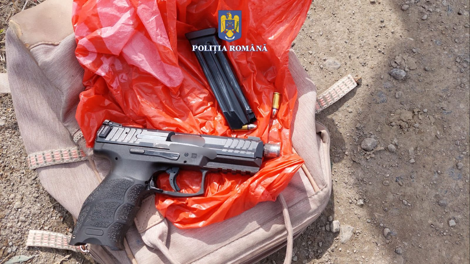 Gălățean prins în timp ce încerca să vândă o armă încărcată (VIDEO)