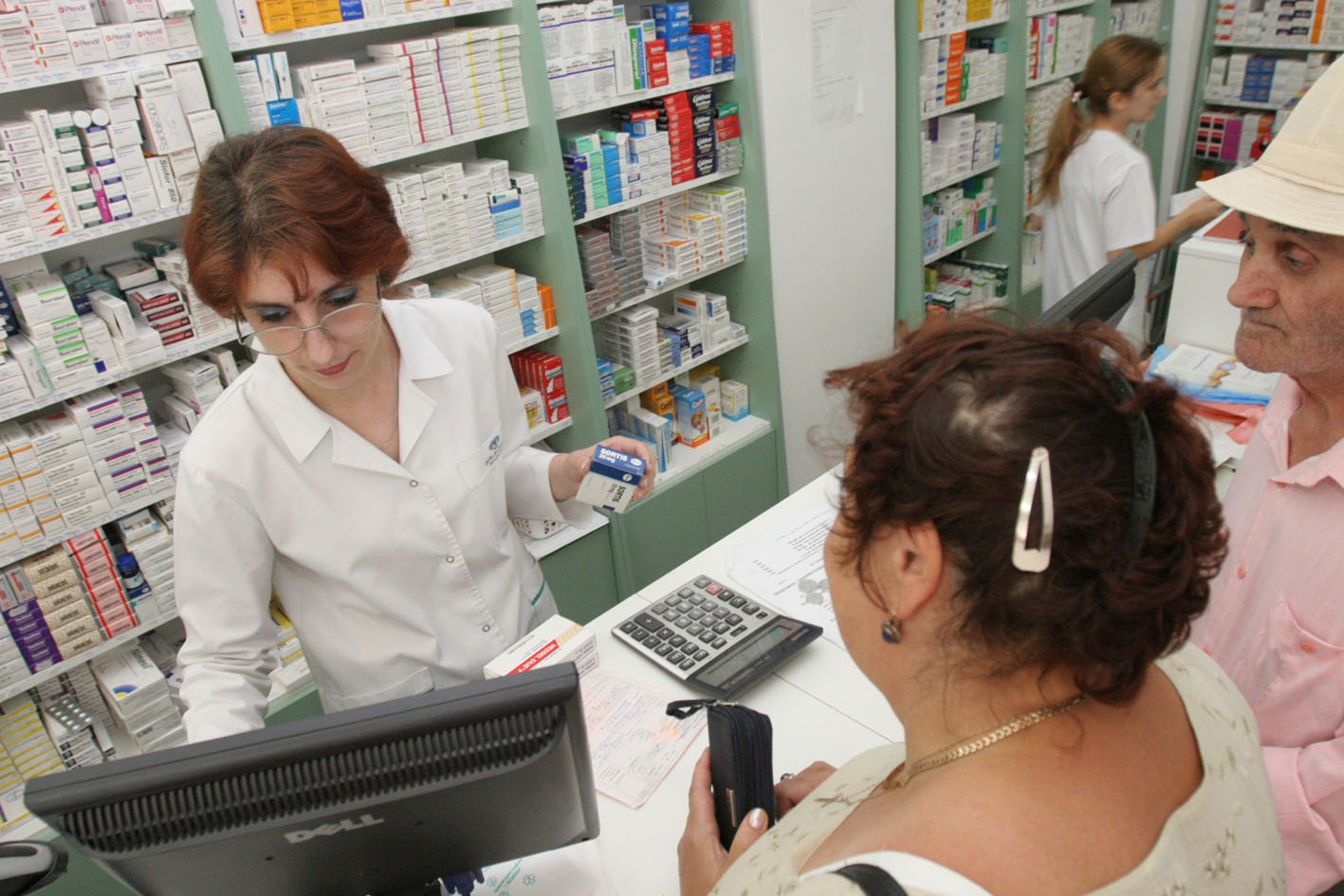 HAOS ÎN FARMACII: Peste 900 de medicamente, scoase de pe lista de compensate