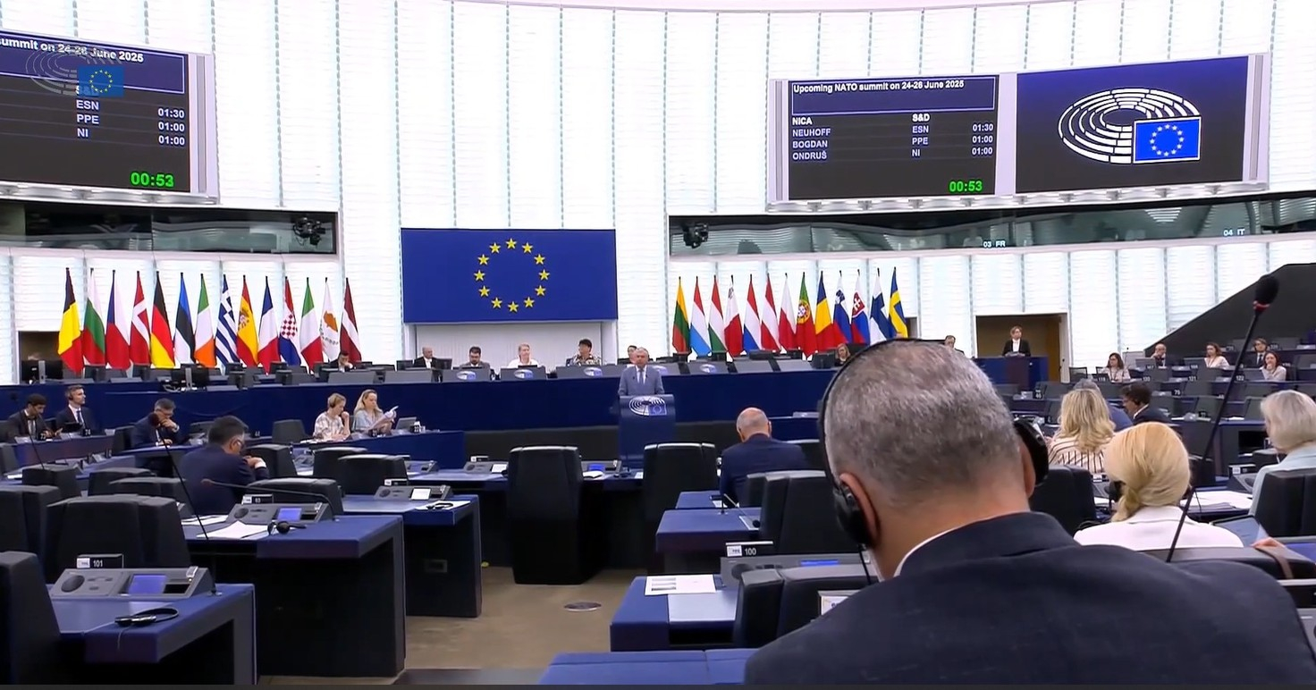 Peste 100 de europarlamentari cer măsuri ferme pentru salvarea industriei oțelului