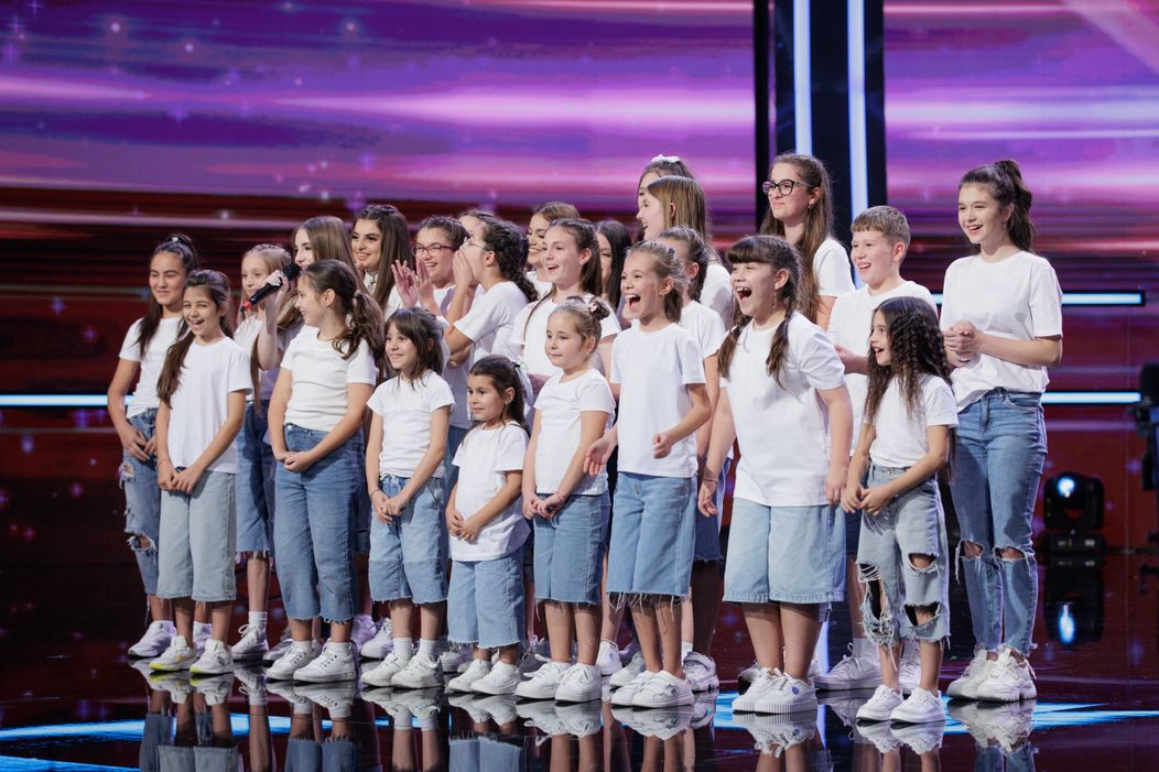 „Criss Music School”, o gaşcă minunată care cântă şi dansează la „Românii au talent” (VIDEO)