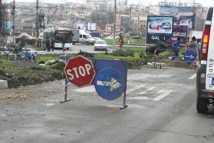 Strada Brăilei îşi schimbă bordurile 