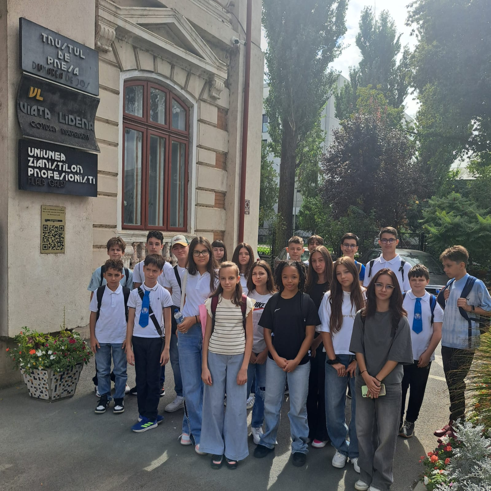 Elevi de la Școala Gimnazială nr. 26, în vizită la "Viaţa liberă" (GALERIE FOTO)