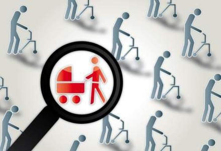 Ne împuţinăm de la lună la lună