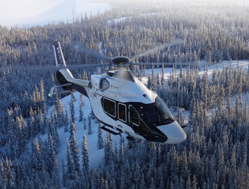 Primarul unei comune fără utilități face naveta cu elicopterul