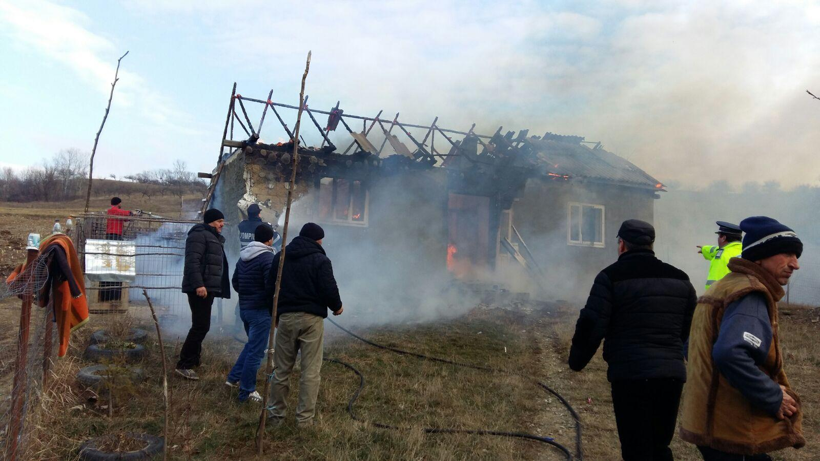 O femeie a MURIT ARSĂ în propria locuinţă