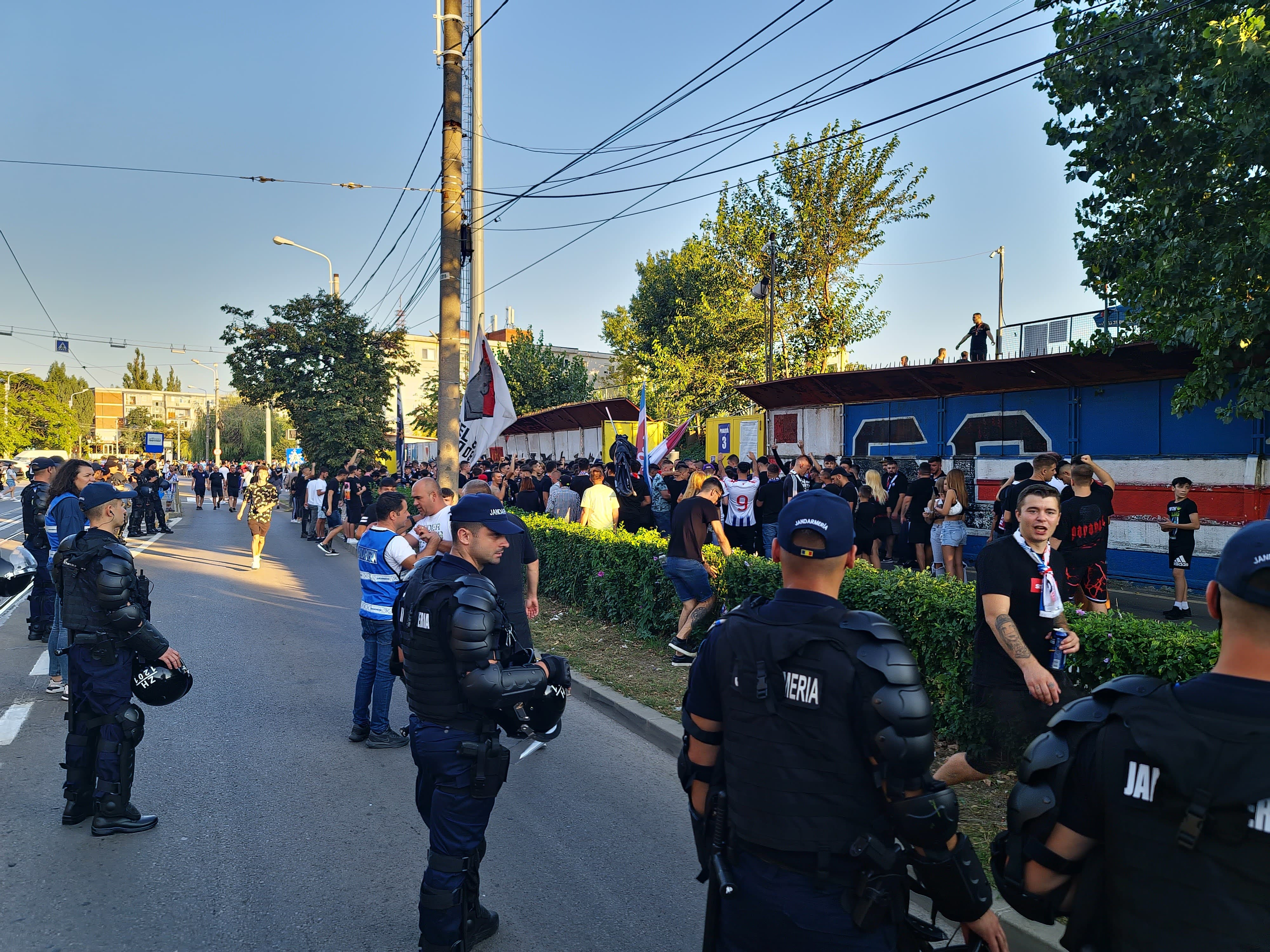 După-amiază fierbinte pentru suporterii Oțelului! Ce cer jandarmii la meciul cu Botoșaniul