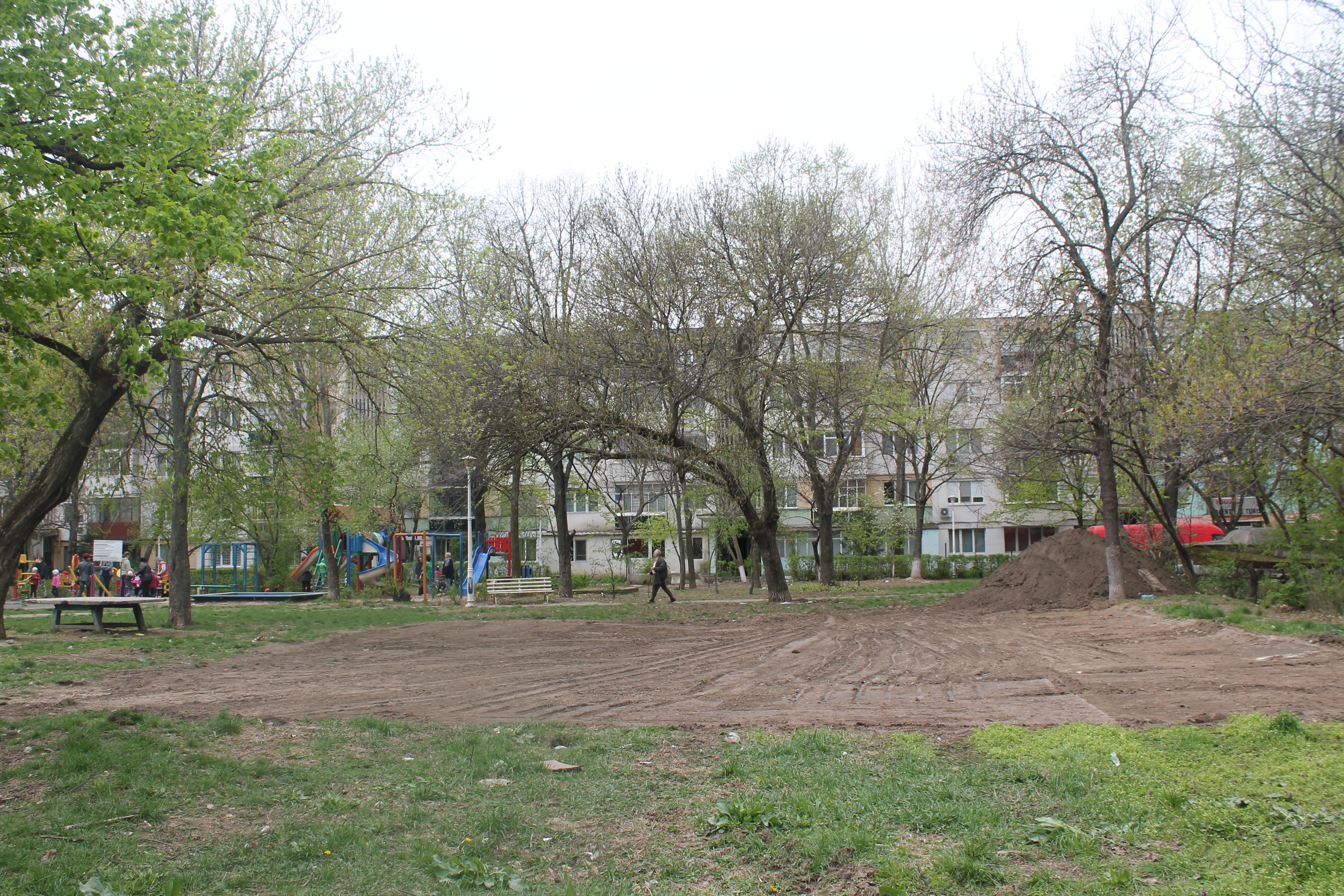 PARCUL DE CARTIER din Ţiglina I va fi MUTAT, după SCANDALUL iscat de gălăţeni din zona respectivă