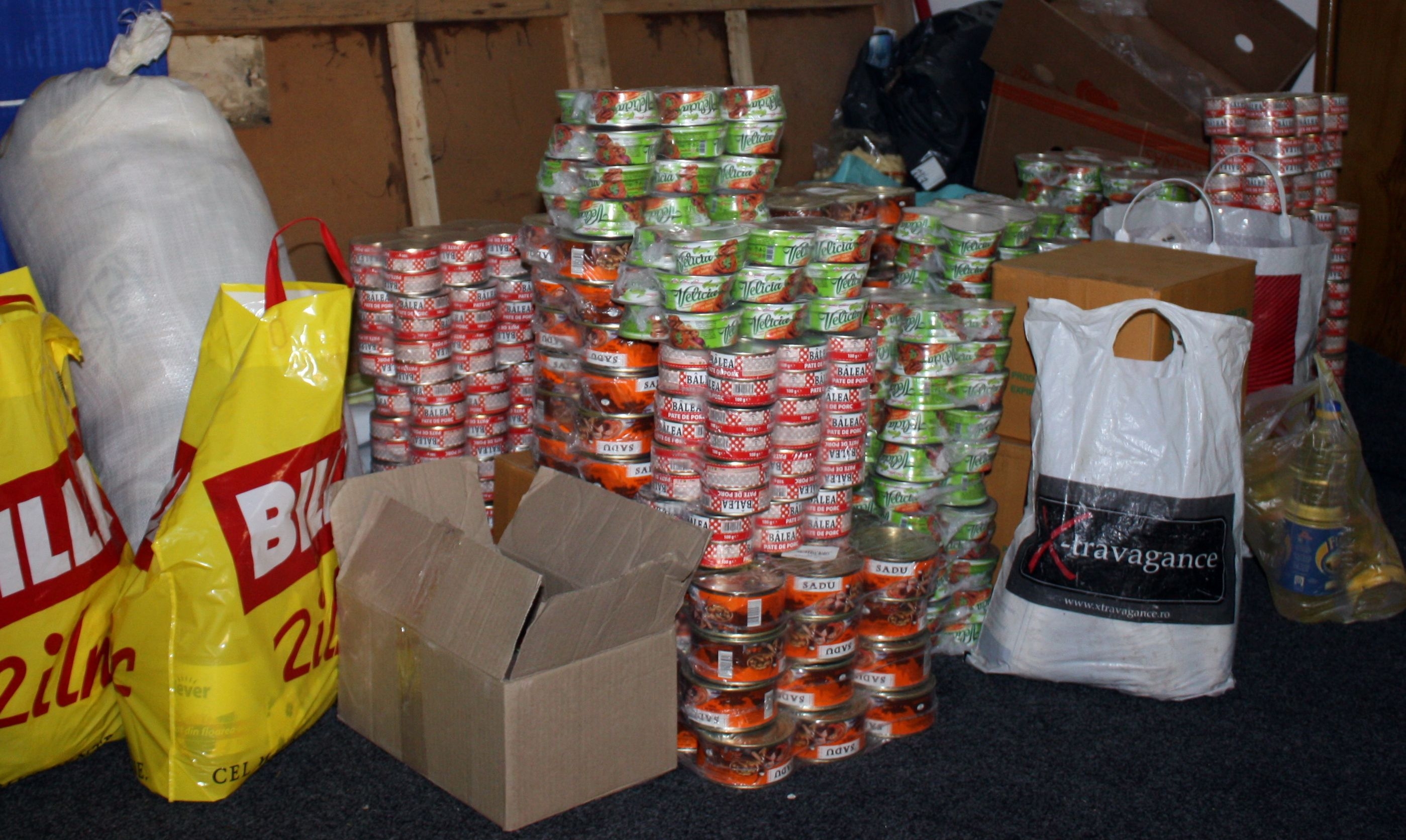 Filme şi caritate/ Punct de colectare a ajutoarelor pentru sinistraţi pe Faleza Superioară