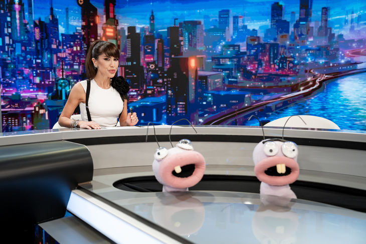 Denise Rifai face emisiune cu două furnicuţe