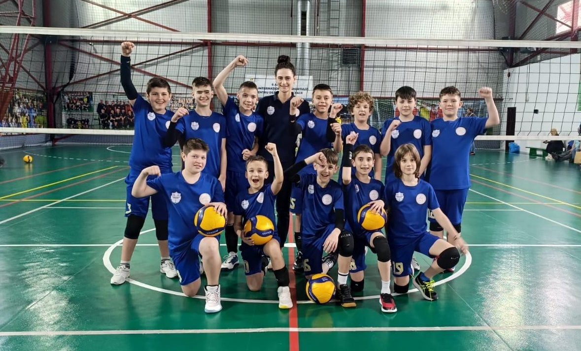 Juniori gălăţeni calificați în semifinalele naţionale de volei