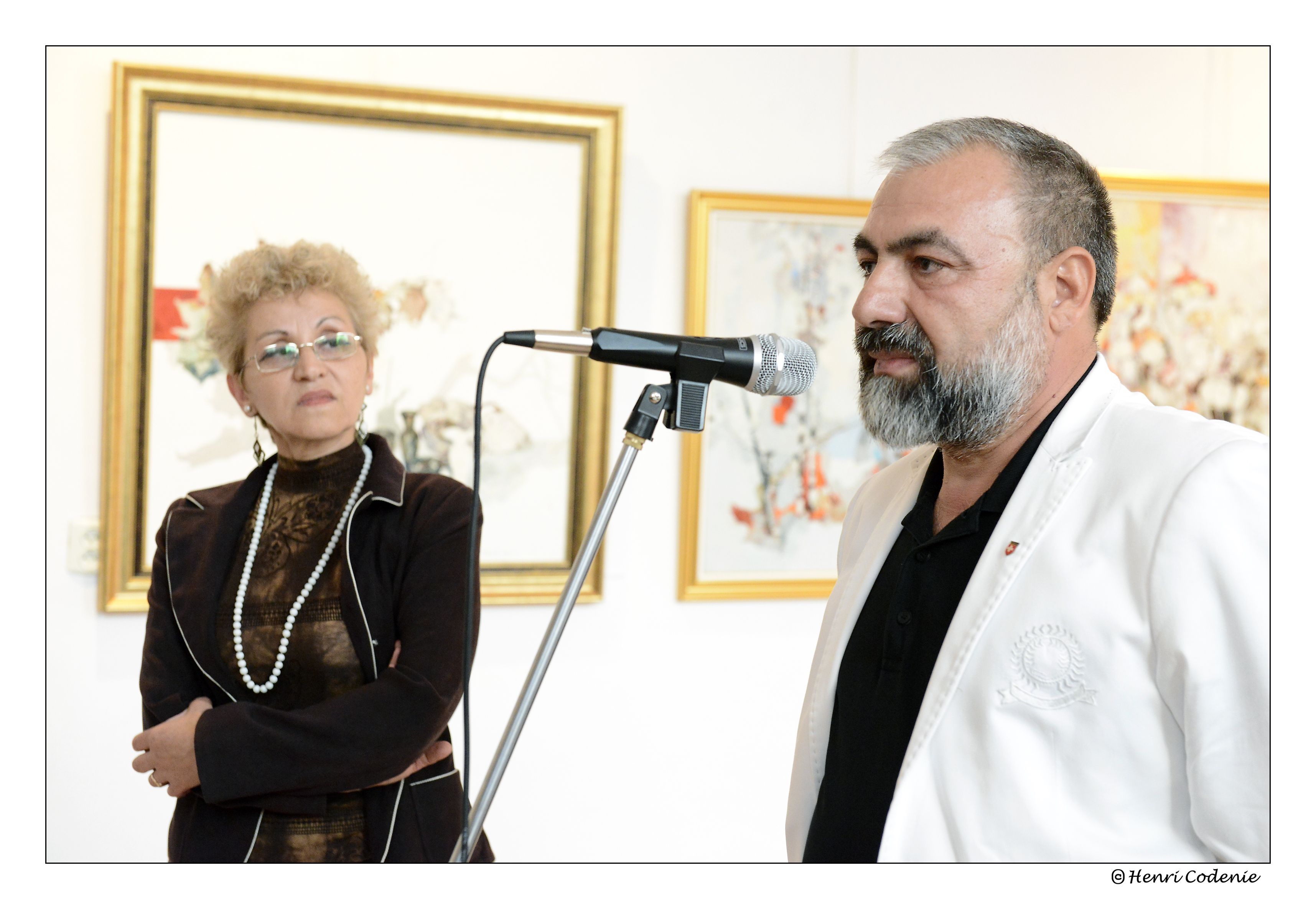 David Sava expune pictură la Tecuci / „Soarele” culorilor, în plină toamnă rece...