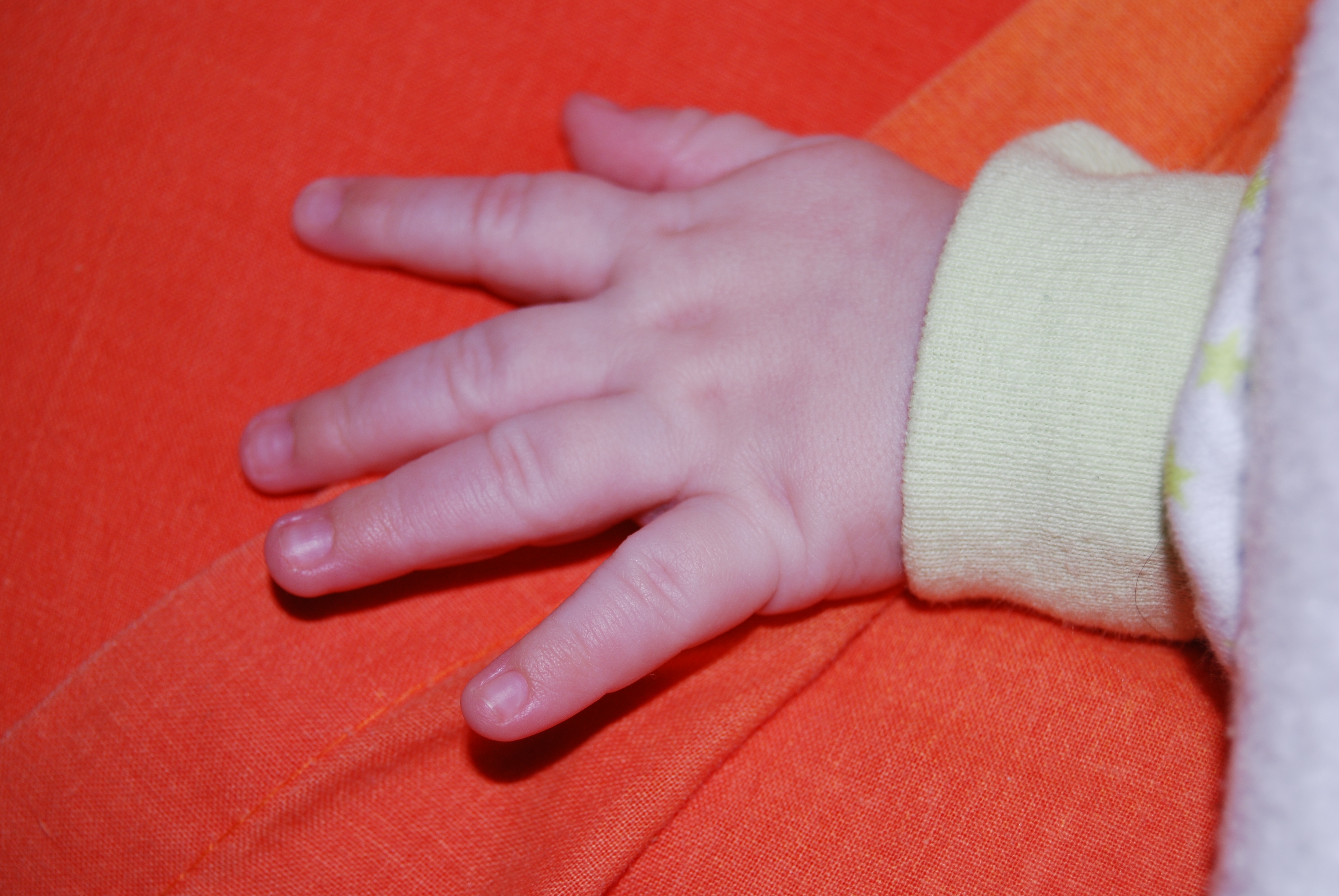 Un bebeluş gălăţean a fost ucis în bătaie de bunica sa